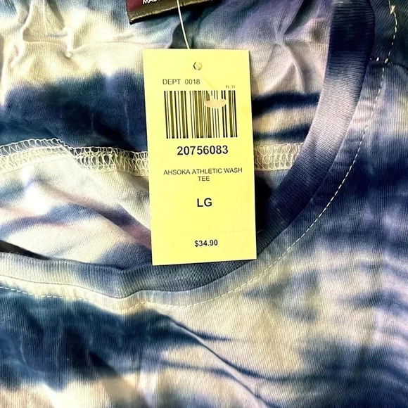 Star Wars Ahsoka tied dyed blue women’s shirt  Hot Topic. NWT - Picture 6 of 6